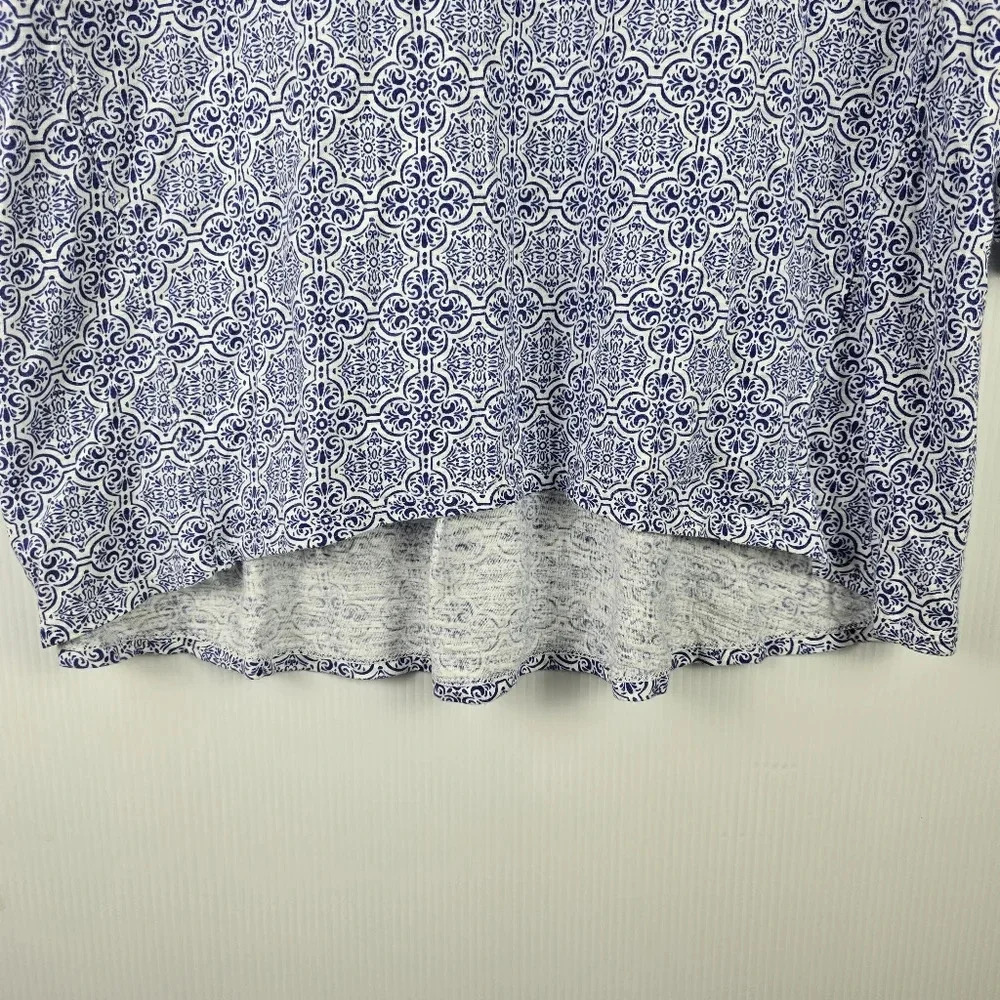 Chico's Medallion Tile 3/4 Sleeve High Low Tee Wirh V Neck Blue and White Size L - Picture 7 of 10